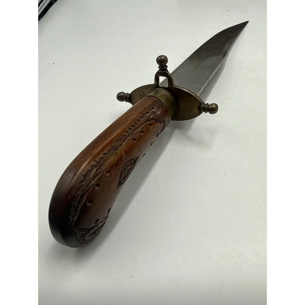 Unbranded vintage hand